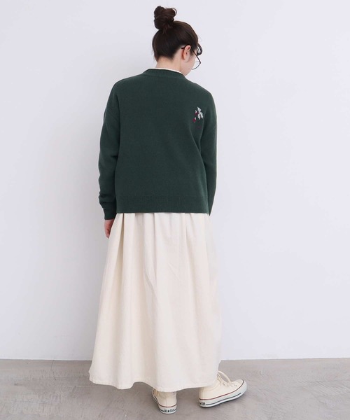 l'atelier du savon（アトリエドサボン）の「さんぽ道の植物　ハンド刺繍プルオーバー（ニット/セーター・レディース・グリーン/グレー・FREE）」の18枚目の写真