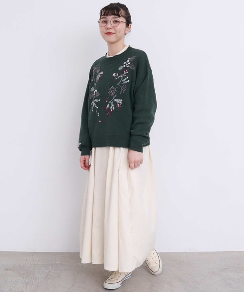 l'atelier du savon（アトリエドサボン）の「さんぽ道の植物　ハンド刺繍プルオーバー（ニット/セーター・レディース・グリーン/グレー・FREE）」の16枚目の写真