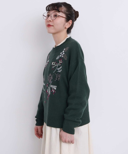 l'atelier du savon（アトリエドサボン）の「さんぽ道の植物　ハンド刺繍プルオーバー（ニット/セーター・レディース・グリーン/グレー・FREE）」の7枚目の写真