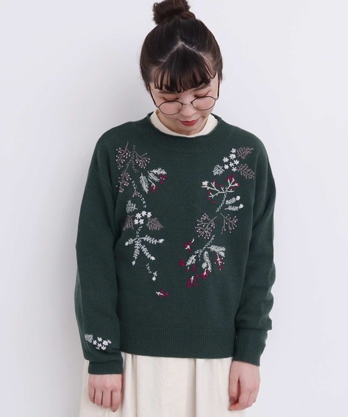 l'atelier du savon（アトリエドサボン）の「さんぽ道の植物　ハンド刺繍プルオーバー（ニット/セーター・レディース・グリーン/グレー・FREE）」の9枚目の写真