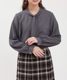 アシメラッフルハトメ使いボウタイブラウス