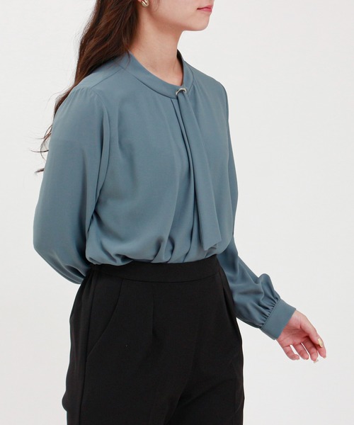 TRUDEA(トルディア)の「アシメラッフルハトメ使いボウタイブラウス(シャツ/ブラウス・レディース・ブルーグリーン/ホワイト/チャコールグレー・MEDIUM/LARGE)」の5枚目の写真