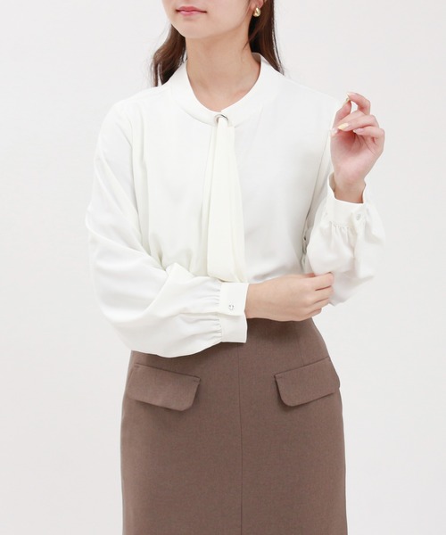 TRUDEA(トルディア)の「アシメラッフルハトメ使いボウタイブラウス(シャツ/ブラウス・レディース・ブルーグリーン/ホワイト/チャコールグレー・MEDIUM/LARGE)」の10枚目の写真