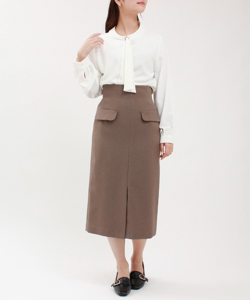 TRUDEA(トルディア)の「アシメラッフルハトメ使いボウタイブラウス(シャツ/ブラウス・レディース・ブルーグリーン/ホワイト/チャコールグレー・MEDIUM/LARGE)」の13枚目の写真