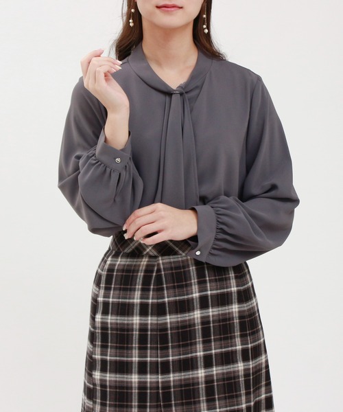 TRUDEA(トルディア)の「アシメラッフルハトメ使いボウタイブラウス(シャツ/ブラウス・レディース・ブルーグリーン/ホワイト/チャコールグレー・MEDIUM/LARGE)」の16枚目の写真