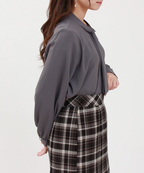 TRUDEA(トルディア)の「アシメラッフルハトメ使いボウタイブラウス(シャツ/ブラウス・レディース・ブルーグリーン/ホワイト/チャコールグレー・MEDIUM/LARGE)」の17枚目の写真