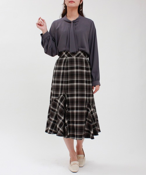 TRUDEA(トルディア)の「アシメラッフルハトメ使いボウタイブラウス(シャツ/ブラウス・レディース・ブルーグリーン/ホワイト/チャコールグレー・MEDIUM/LARGE)」の19枚目の写真