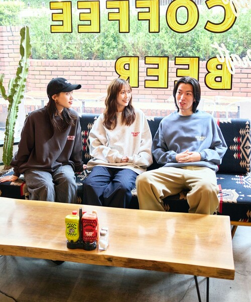 FREAK'S STORE（フリークスストア）の「限定展開 SHE WOLF DINER×FREAK'S STORE/シーウルフダイナー 別注 ビッグシルエット バックプリント クルーネックスウェット/CAR（スウェット・メンズ・グレイッシュブルー/アッシュグレー/ブラック・SMALL/LARGE/MEDIUM）」の5枚目の写真