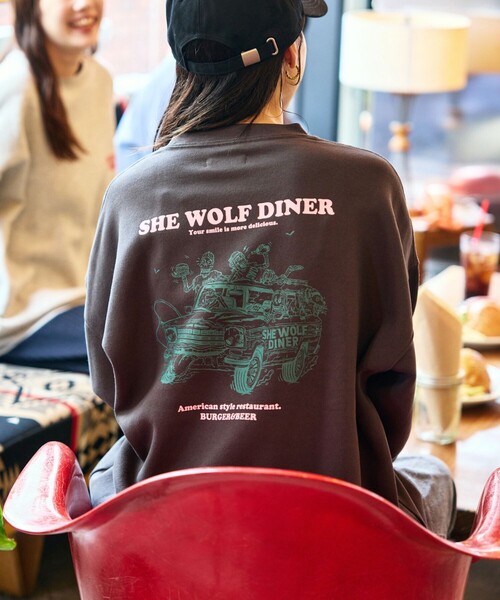 ネイビー 長袖 トレーナー　　SFC FREAK'S STORE トレーナー スウェット 限定展開 SHE WOLF DINER