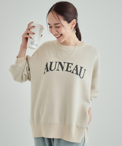 SHOO・LA・RUE（シューラルー）の「◆【洗える/S-LL/ちくちくしにくい】優しい風合いのロゴニット（ニット/セーター・レディース・ブルー/アイボリー/グレー/ブラウン系・02/01/03/04）」の2枚目の写真