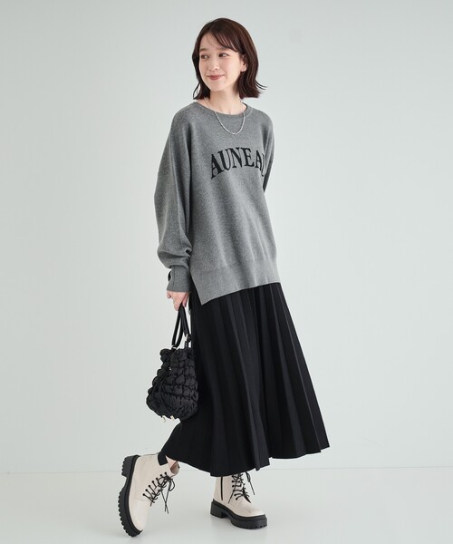 SHOO・LA・RUE（シューラルー）の「◆【洗える/S-LL/ちくちくしにくい】優しい風合いのロゴニット（ニット/セーター・レディース・ブルー/アイボリー/グレー/ブラウン系・02/01/03/04）」の12枚目の写真