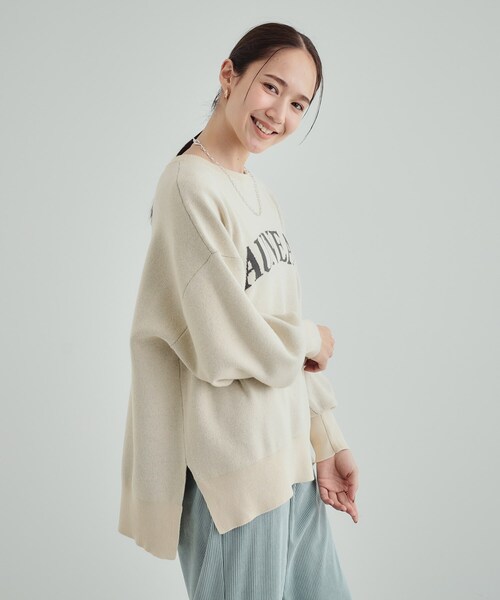 SHOO・LA・RUE（シューラルー）の「◆【洗える/S-LL/ちくちくしにくい】優しい風合いのロゴニット（ニット/セーター・レディース・ブルー/アイボリー/グレー/ブラウン系・02/01/03/04）」の15枚目の写真