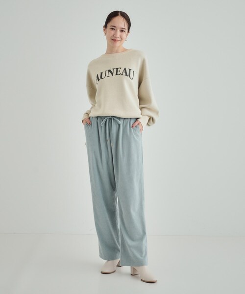 SHOO・LA・RUE（シューラルー）の「◆【洗える/S-LL/ちくちくしにくい】優しい風合いのロゴニット（ニット/セーター・レディース・ブルー/アイボリー/グレー/ブラウン系・02/01/03/04）」の16枚目の写真