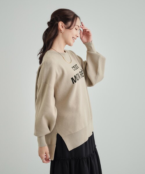 SHOO・LA・RUE（シューラルー）の「◆【洗える/S-LL/ちくちくしにくい】優しい風合いのロゴニット（ニット/セーター・レディース・ブルー/アイボリー/グレー/ブラウン系・02/01/03/04）」の19枚目の写真