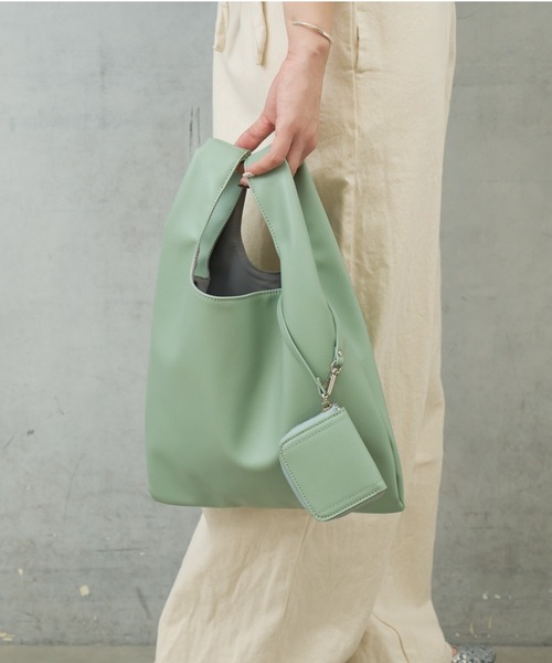 Actually（アクチュアリー）の「フェイクレザーマルシェバッグ ポーチ付き（ハンドバッグ・レディース・ライトグレー/ダークグレー/グリーン・フリー）」の3枚目の写真