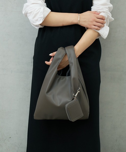 Actually（アクチュアリー）の「フェイクレザーマルシェバッグ ポーチ付き（ハンドバッグ・レディース・ライトグレー/ダークグレー/グリーン・フリー）」の13枚目の写真