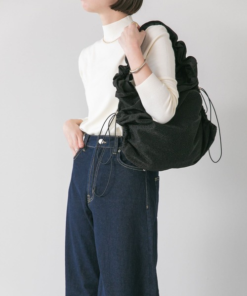 LinoU.(リノユー)の「ラメギャザードロストショルダーバッグ(ショルダーバッグ・レディース・チャコール/シルバー/ブラック・FREE)」の4枚目の写真