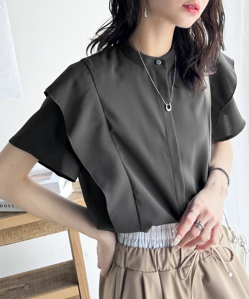classicalelf(クラシカルエルフ)の「大人の可愛さを叶える。ラッフルフリルショルダーフレンチスリーブブラウス(シャツ/ブラウス・レディース・チャコール/ブルー/アイボリー/グレイッシュベージュ・X-LARGE/SMALL/MEDIUM/LARGE)」の6枚目の写真