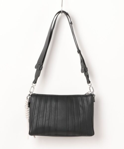 Desigual（デシグアル）の「【チャーム付き】ステッチパネルミニショルダーバッグ（ボディバッグ/ウエストポーチ・レディース・ブラック・FREE）」の2枚目の写真