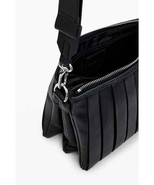 Desigual（デシグアル）の「【チャーム付き】ステッチパネルミニショルダーバッグ（ボディバッグ/ウエストポーチ・レディース・ブラック・FREE）」の8枚目の写真