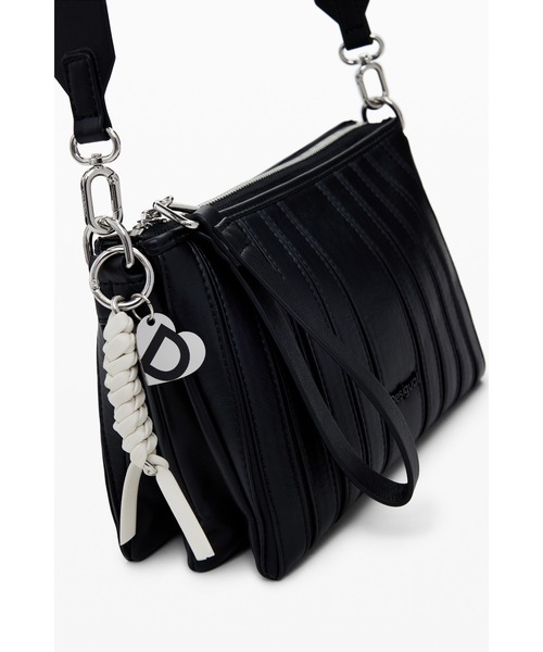 Desigual（デシグアル）の「【チャーム付き】ステッチパネルミニショルダーバッグ（ボディバッグ/ウエストポーチ・レディース・ブラック・FREE）」の7枚目の写真