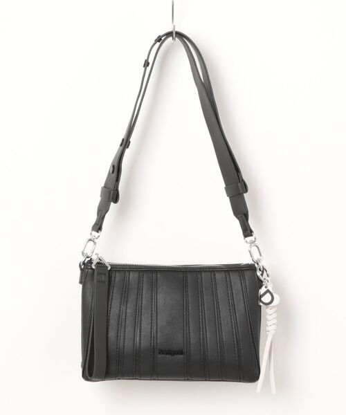 Desigual（デシグアル）の「【チャーム付き】ステッチパネルミニショルダーバッグ（ボディバッグ/ウエストポーチ・レディース・ブラック・FREE）」の10枚目の写真