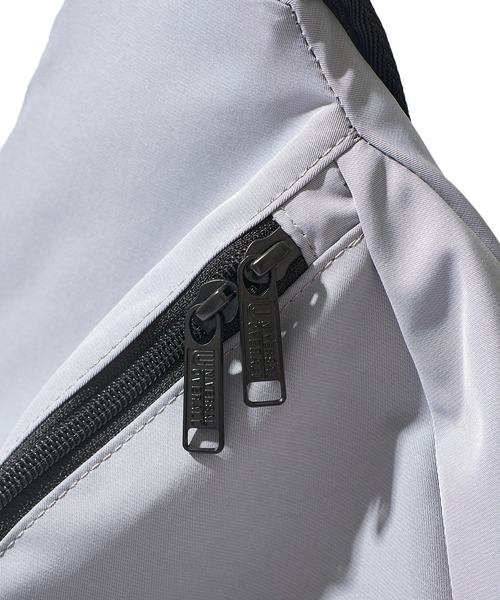 UNIVERSAL OVERALL(ユニバーサルオーバーオール)の「【UNIVERSAL OVERALL】ONIGIRI ONE SHOULDER / オニギリ型 ワンショルダーバッグ(ショルダーバッグ・レディース・グレイッシュブルー/グレイッシュベージュ/ブラック/ネイビー/カーキ・FREE)」の19枚目の写真