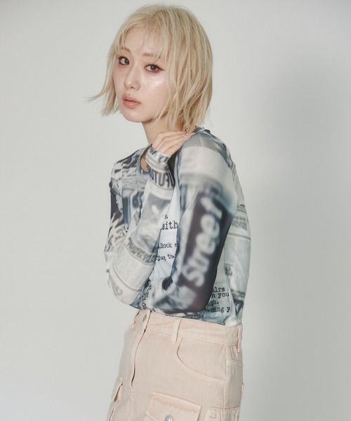 ENVYM(アンビー)の「プリントシアートップス(Tシャツ/カットソー・レディース・ブラック/ブルー・FREE)」の6枚目の写真