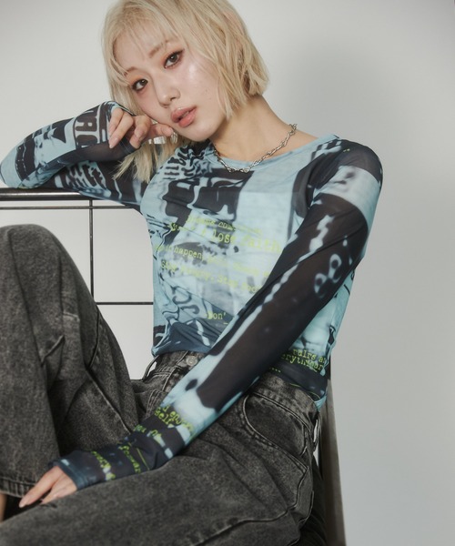 ENVYM(アンビー)の「プリントシアートップス(Tシャツ/カットソー・レディース・ブラック/ブルー・FREE)」の18枚目の写真