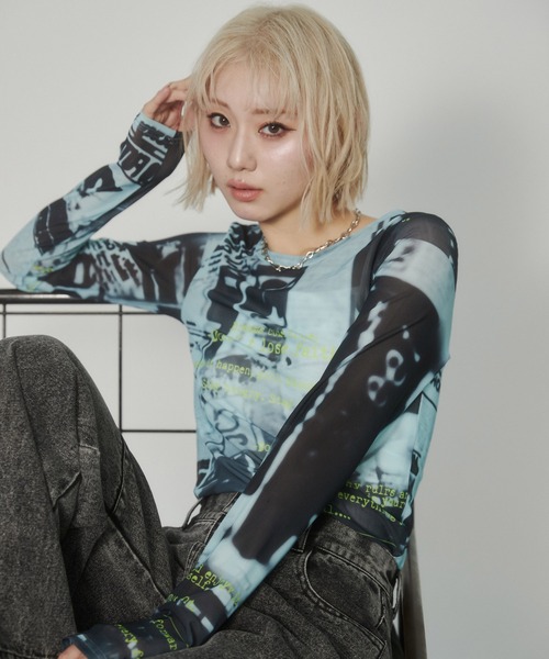 ENVYM(アンビー)の「プリントシアートップス(Tシャツ/カットソー・レディース・ブラック/ブルー・FREE)」の19枚目の写真