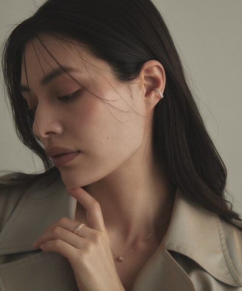 COCOSHNIK（ココシュニック）の「K10【サステナブル】モアサナイト イヤーカフ（イヤーカフ・レディース・ブラウン系その他2・00）」の8枚目の写真