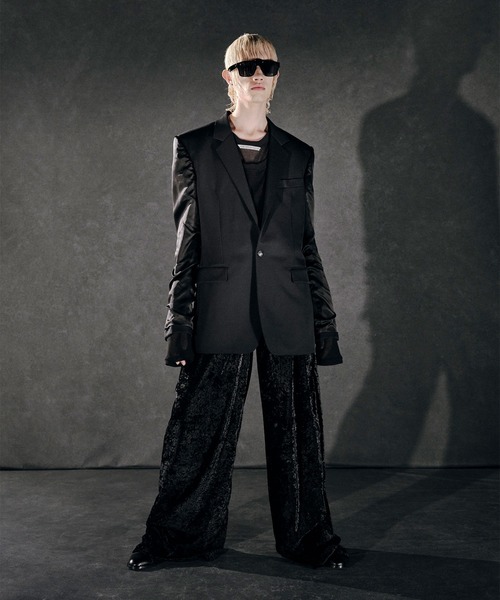 JOHN LAWRENCE SULLIVAN（ジョンローレンスサリバン）の「【JOHN LAWRENCE SULLIVAN/ジョンローレンスサリバン】Wool Gabardine Detachable Sleeve Jacket/ウールギャバジンデタッチャブルスリーブジャケット（テーラードジャケット・レディース・グレー・SMALL）」の2枚目の写真