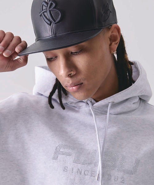 FUBU( フブ)の「FUBU-Rhinestone OG Logo Hoodie(パーカー・メンズ・グレー/ブラック・M/L)」の3枚目の写真