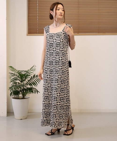 Bab(バブ)の「【XS~M 低身長向けサイズあり】クロシェロングワンピース(ワンピース・レディース・モカ/ベージュ系その他/ベージュ×ブラック/チャコールグレー/イエロー/ホワイト系その他/ブラック・MEDIUM/SMALL/X-SMALL)」の14枚目の写真
