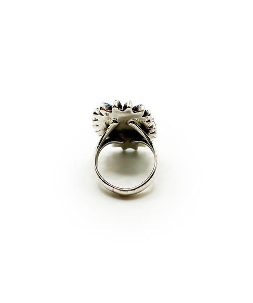 Indian Jewelry(インディアンジュエリー)の「THEATER シアター オーバルフラワーモチーフターコイズシルバーリング Made in USA(リング・レディース・シルバー・#16/#15/#13/#11)」の4枚目の写真