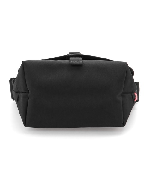 Manhattan Portage（マンハッタンポーテージ）の「Pacific Nylon Messenger Bag JR Flap Zipper Pocket W/ Divider（メッセンジャーバッグ・メンズ・ブラック・SMALL）」の5枚目の写真