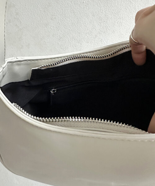 Thevon(ゼボン)の「ベルト付きワンハンドルバッグ(ボストンバッグ・レディース・ダークブラウン/ブラック/アイボリー・FREE)」の12枚目の写真