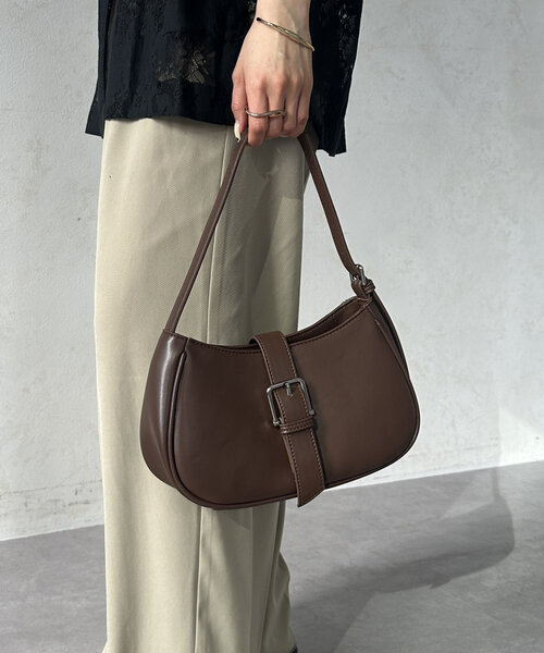 Thevon(ゼボン)の「ベルト付きワンハンドルバッグ(ボストンバッグ・レディース・ダークブラウン/ブラック/アイボリー・FREE)」の7枚目の写真