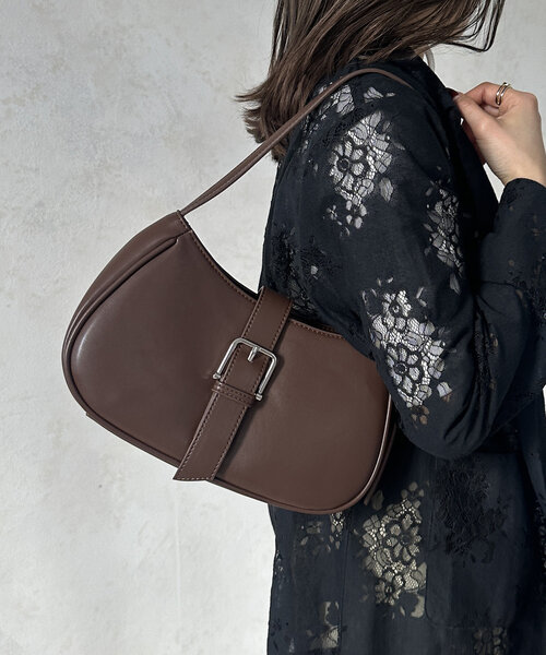 Thevon(ゼボン)の「ベルト付きワンハンドルバッグ(ボストンバッグ・レディース・ダークブラウン/ブラック/アイボリー・FREE)」の6枚目の写真