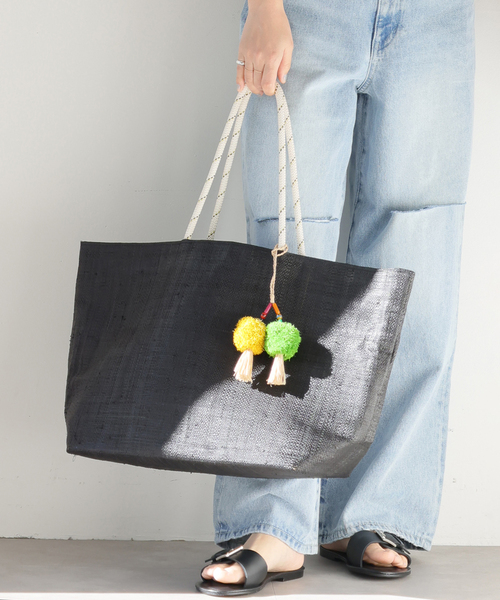 Le Voyage en Panier(ルヴォヤージュアンパニエ)の「【Le voyage en panier/ル ヴォヤージュエンパニエ】 POMPOM TOTE(トートバッグ・レディース・ブラック/アイボリー・FREE)」の20枚目の写真