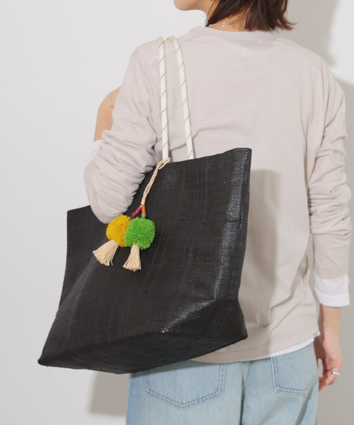 Le Voyage en Panier(ルヴォヤージュアンパニエ)の「【Le voyage en panier/ル ヴォヤージュエンパニエ】 POMPOM TOTE(トートバッグ・レディース・ブラック/アイボリー・FREE)」の10枚目の写真
