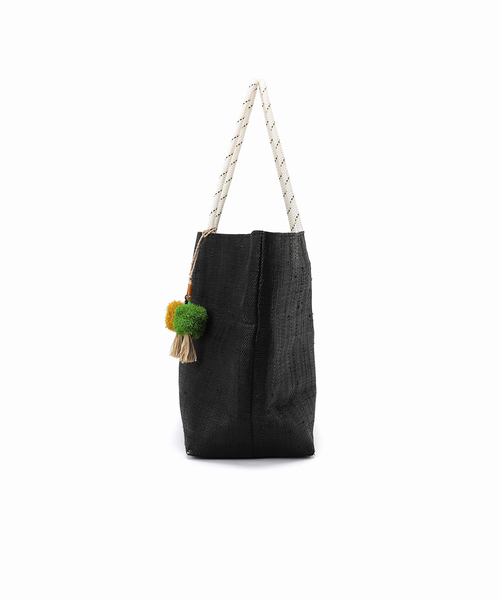 Le Voyage en Panier(ルヴォヤージュアンパニエ)の「【Le voyage en panier/ル ヴォヤージュエンパニエ】 POMPOM TOTE(トートバッグ・レディース・ブラック/アイボリー・FREE)」の13枚目の写真