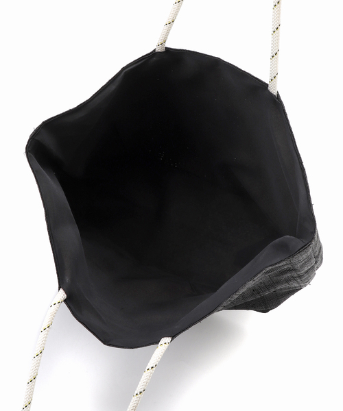 Le Voyage en Panier(ルヴォヤージュアンパニエ)の「【Le voyage en panier/ル ヴォヤージュエンパニエ】 POMPOM TOTE(トートバッグ・レディース・ブラック/アイボリー・FREE)」の4枚目の写真