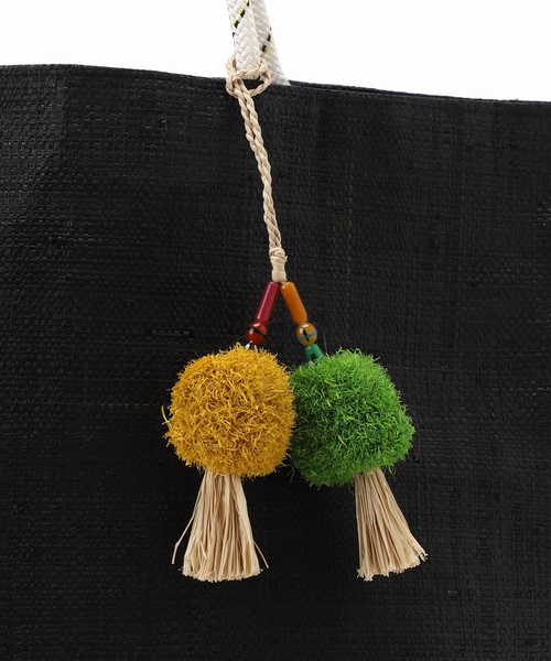 Le Voyage en Panier(ルヴォヤージュアンパニエ)の「【Le voyage en panier/ル ヴォヤージュエンパニエ】 POMPOM TOTE(トートバッグ・レディース・ブラック/アイボリー・FREE)」の5枚目の写真