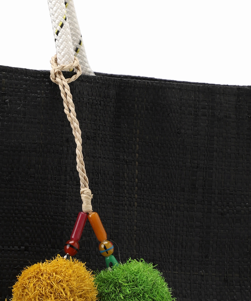 Le Voyage en Panier(ルヴォヤージュアンパニエ)の「【Le voyage en panier/ル ヴォヤージュエンパニエ】 POMPOM TOTE(トートバッグ・レディース・ブラック/アイボリー・FREE)」の6枚目の写真