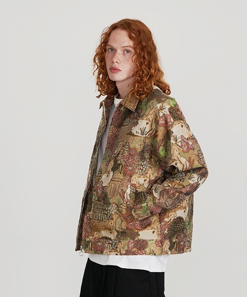 Revo.（レボ）の「Revo. 風景画 ジャガード 総柄 ゴブランジャケット（ブルゾン・メンズ・グレー/ブルー/ブラウン・1/2）」の2枚目の写真