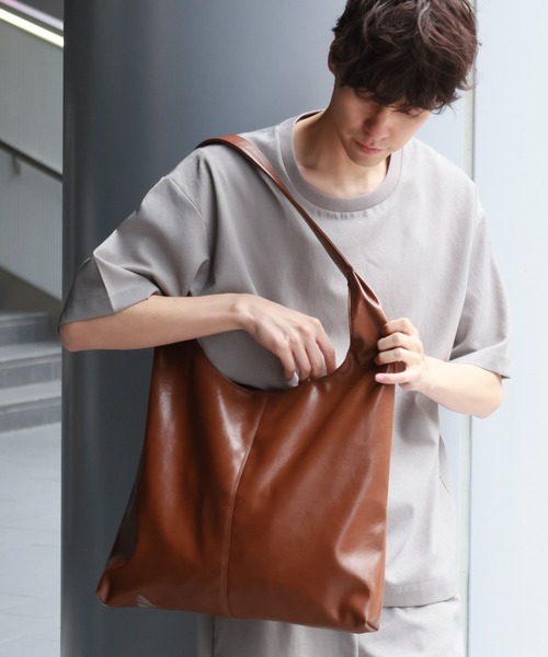 LAKOLE（ラコレ）の「フェイクレザーソフトトートバッグ / 329255（トートバッグ・メンズ・ブラック/ブラウン・FREE）」の18枚目の写真