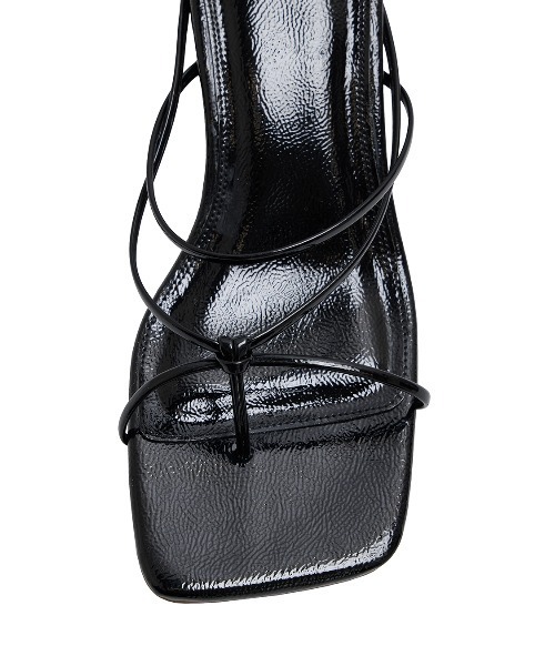 MEDI ENAMEL STRAP THONG SANDALS