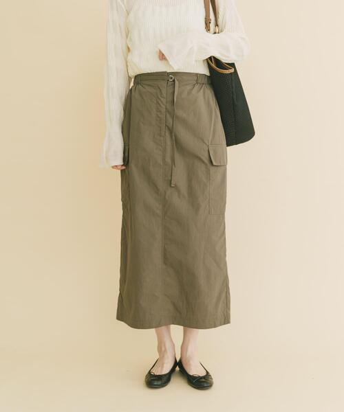ITEMS URBANRESEARCH（アイテムズ アーバンリサーチ）の「ナイロンカーゴタイトスカート（スカート・レディース・ブラック/ライトベージュ/モカ・FREE/TALL）」の4枚目の写真