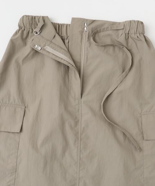 ITEMS URBANRESEARCH（アイテムズ アーバンリサーチ）の「ナイロンカーゴタイトスカート（スカート・レディース・ブラック/ライトベージュ/モカ・FREE/TALL）」の16枚目の写真